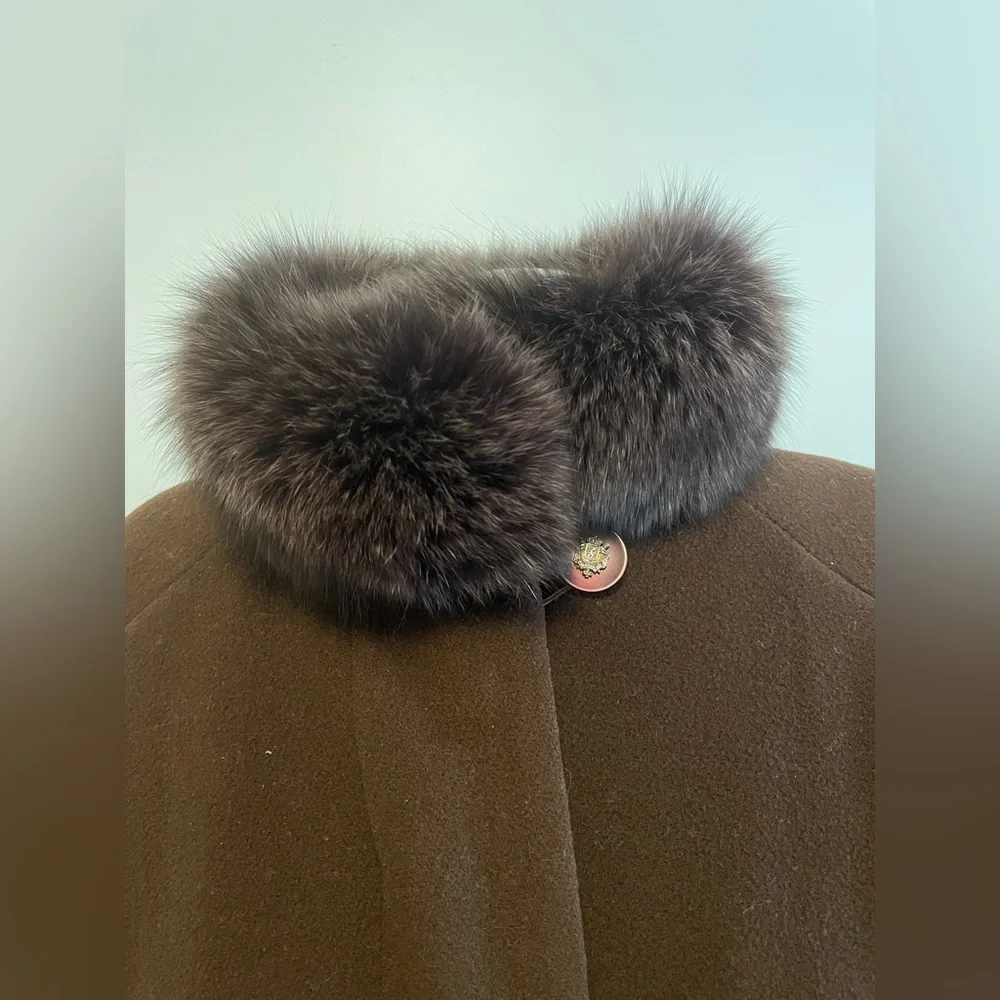 Vintage Wool Coat with Fur neck lining - Picture 9 of 12